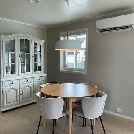 House With 5 Bedrooms, 2 Bathrooms, Available For Onss Villa *