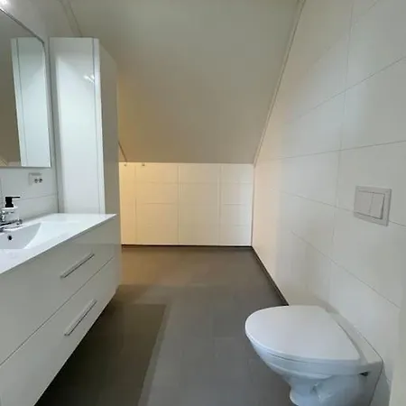 וילה House With 5 Bedrooms, 2 Bathrooms, Available For Onss *