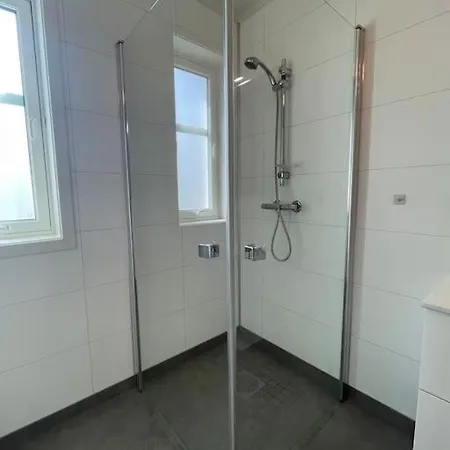 House With 5 Bedrooms, 2 Bathrooms, Available For Onss * סטוונגר